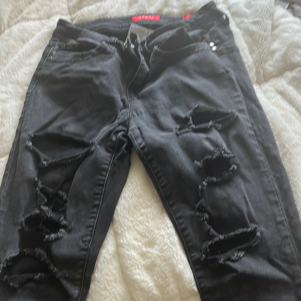Curvy mid rise skinny fit black jeans from Guess .